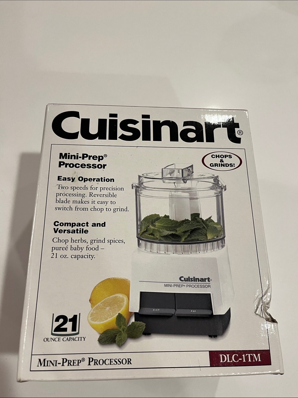 New In Box Cuisinart White and Black Mini-Prep Processor 21 oz capacity DLC-1TM - Picture 2 of 8